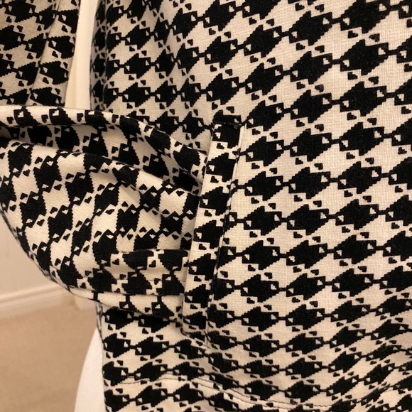 Girls black and white checkered blazer. - Picture 6 of 7